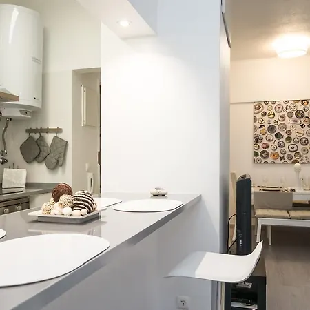 Lovely & Modern In The Center 아파트 *