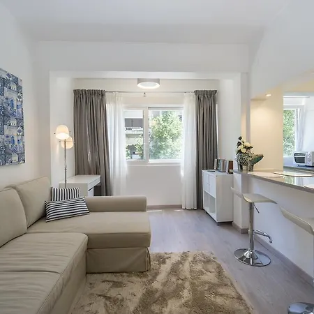 Lovely & Modern In The Center