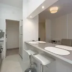 Lovely & Modern In The Center Apartment