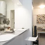 Lovely & Modern In The Center Apartment *