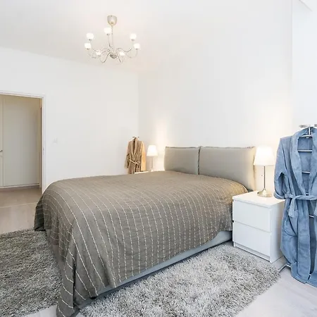 Διαμέρισμα Lovely & Modern In The Center