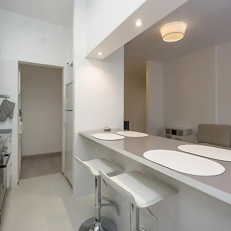 Lovely & Modern In The Center Apartment